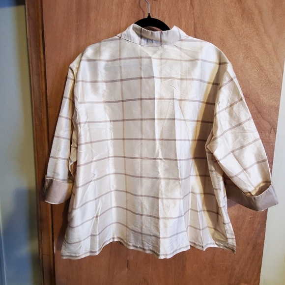 Linea by Louis Delll Olia sz 1x cream button up blouse. 100% silk - Picture 4 of 5